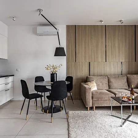 P&o Mennica Vii * Varsó